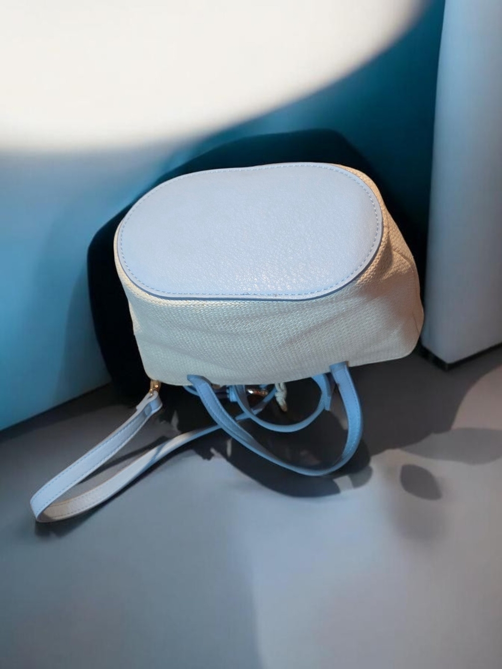 Straw & Light Blue Leatherette Tote Bag ♡ - Picture 3 of 4